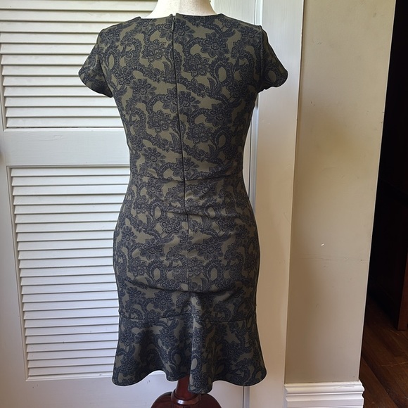 Banana republic size 2 green and black floral print dress - Picture 3 of 4